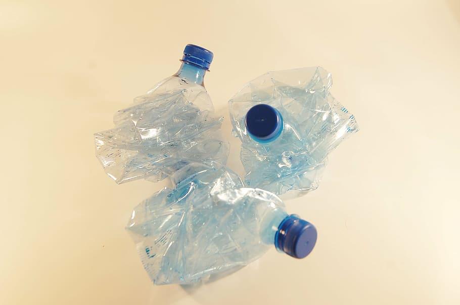 Botol minum plastik berbahan dasar LDPE