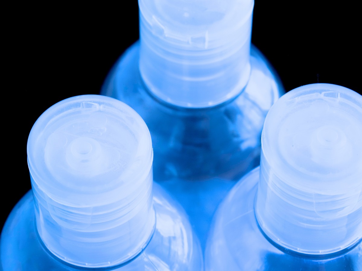 Botol plastik merupakan salah satu produk olahan berbahan dasar plastik HDPE
