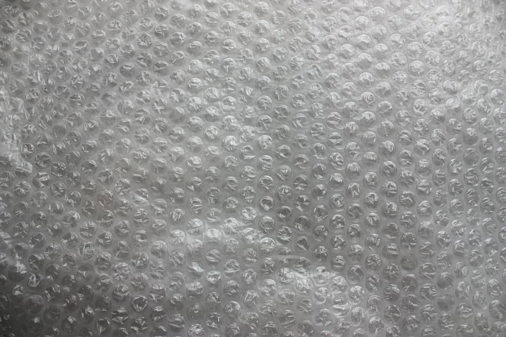 Tampak dekat bubble wrap yang biasa digunakan untuk packing barang